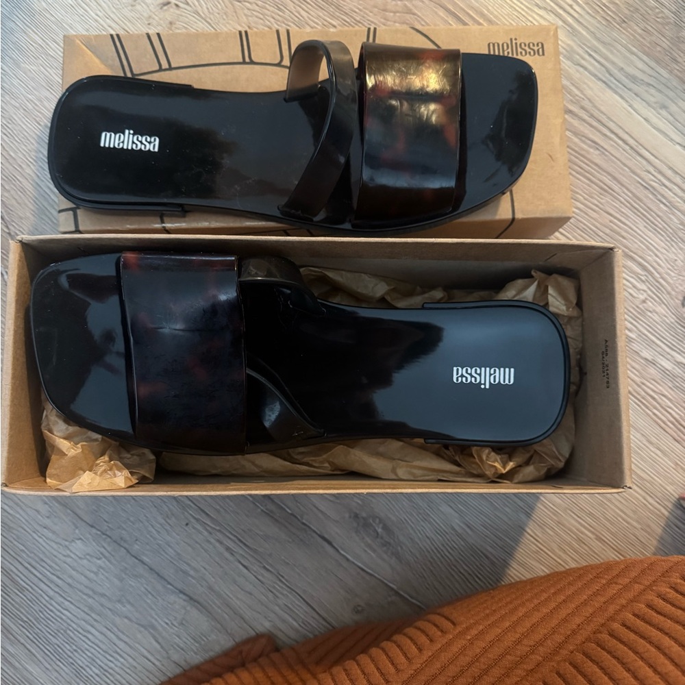 New Melissa in box size 9
